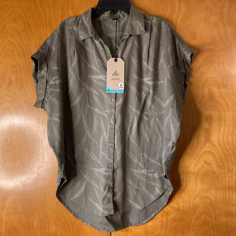 NWT PrAna Fremont Woven Top in Rye Green Leaves. Size S - Picture 3 of 11